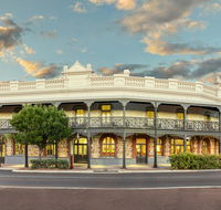 Farmers Home Hotel - Tourism Noosa