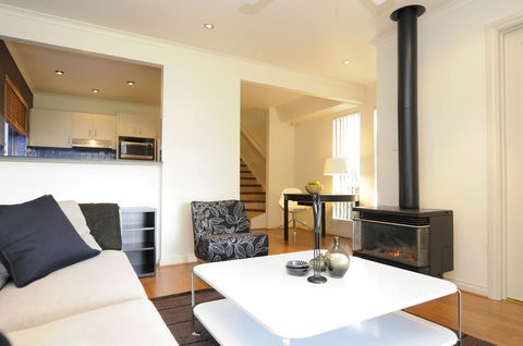 Feathers Serviced Townhouse - Tourism Noosa 1