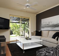 Feathers Serviced Townhouse - Tourism Noosa
