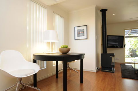 Feathers Serviced Townhouse - Tourism Noosa 2