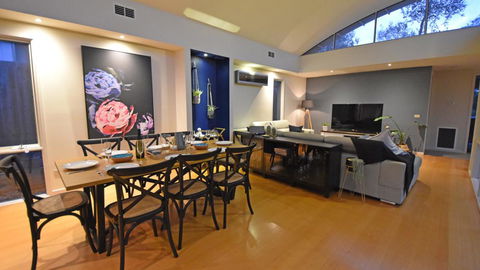 FLORENCE HOUSE Sundrenched Luxury With Pool & Deck - Tourism Noosa 3