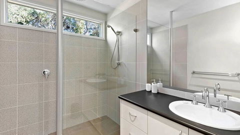 FLORENCE HOUSE Sundrenched Luxury With Pool & Deck - Tourism Noosa 1