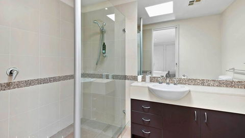 FLORENCE HOUSE Sundrenched Luxury With Pool & Deck - Tourism Noosa 2