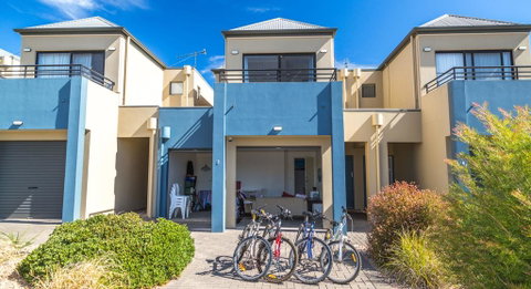 Front 9 Then Dine - 3/61 St Andrews Boulevard - Tourism Noosa 0