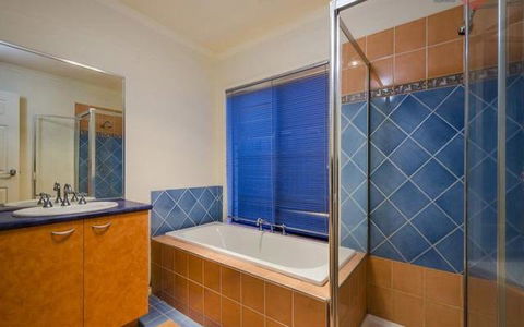 Galahonest Seabrook House West Melbourne - Tourism Noosa 1