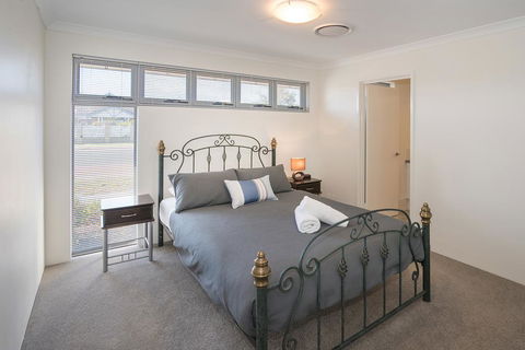 GALE HOUSE - Tourism Noosa 1