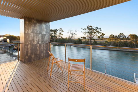 Gippsland Lakehouse A - Canal Frontage - Tourism Noosa 2