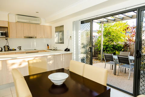 Gladstone Heights Executive Apartments - Tourism Noosa 2