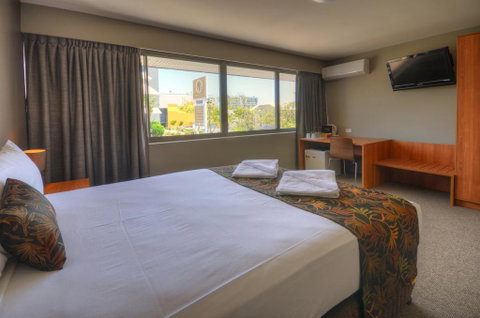 Gladstone Reef Hotel Motel - Tourism Noosa 2