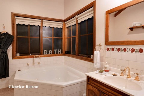 Glenview Retreat Luxury Accommodation - Tourism Noosa 2