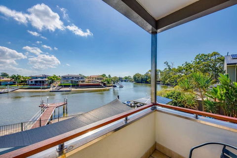 Gold Coast Stunning Waterfront Holiday Retreat - Tourism Noosa 1