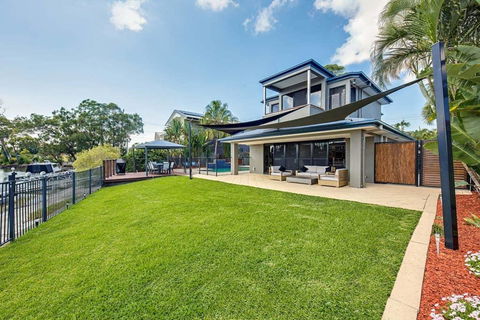Gold Coast Stunning Waterfront Holiday Retreat - Tourism Noosa 2