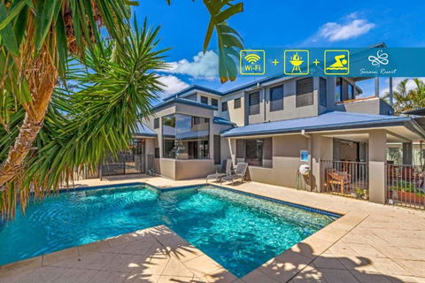 Gold Coast Stunning Waterfront Holiday Retreat - Tourism Noosa 0