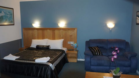 Golden Leaf Motel - Tourism Noosa 2
