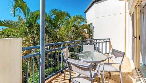 Golden Riviera Absolute Beachfront Resort - Tourism Noosa 2