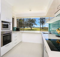 Golden Shores Unit 1 21 Landsborough Parade - Tourism Noosa