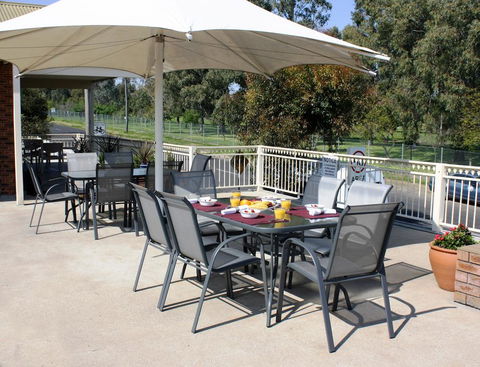 Golf Links Motel - Tourism Noosa 3