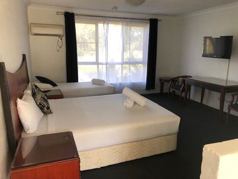 Golf Place Inn - Tourism Noosa 3