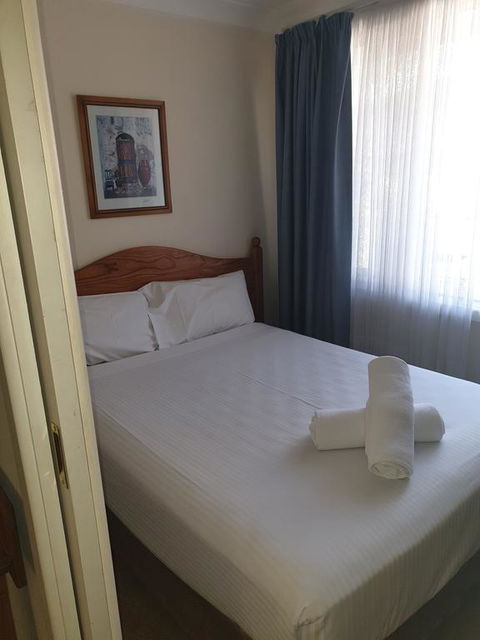 Golf Place Inn - Tourism Noosa 1