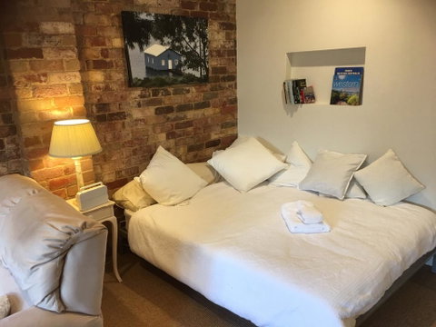 Gorgeous Studio 2 Minutes From The Heart Of Subiaco - Tourism Noosa 3