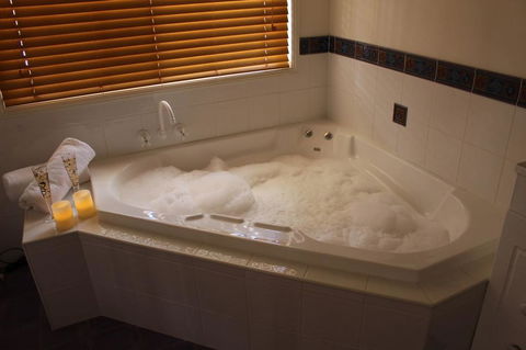 Granite Gardens Cottages & Lake Retreat - Tourism Noosa 2