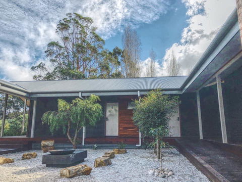 GRAPE JUICE STUDIOs 4km To Town And Surfers Point - Tourism Noosa 0