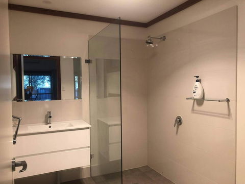 GRAPE JUICE STUDIOs 4km To Town And Surfers Point - Tourism Noosa 2