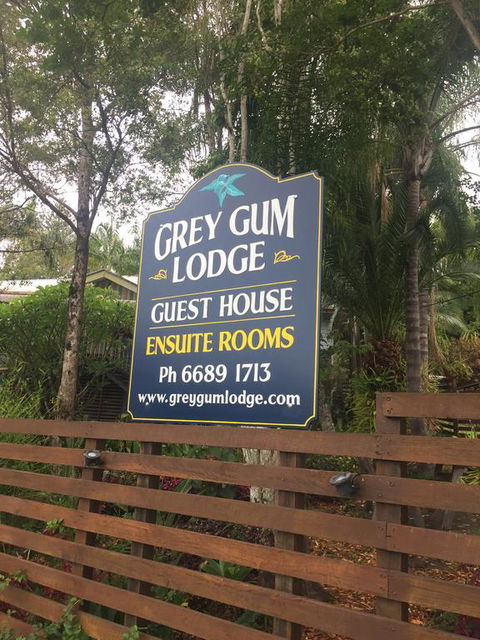 Grey Gum Lodge - Tourism Noosa 1