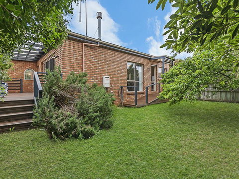 GUILDFORD COTTAGE - Tourism Noosa 3