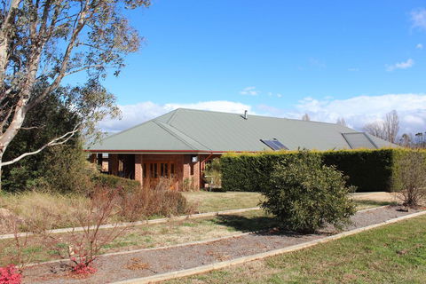 Gundaroo Manor Bed & Breakfast - Tourism Noosa 0