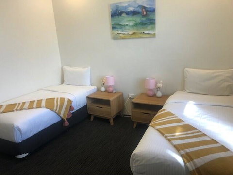 Gunyah Hotel - Tourism Noosa 1