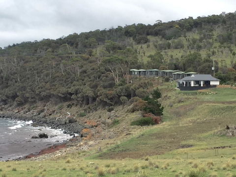 Hamptons On The Bay - Tourism Noosa 0