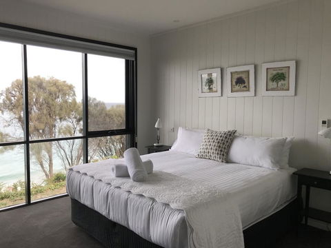 Hamptons On The Bay - Tourism Noosa 1