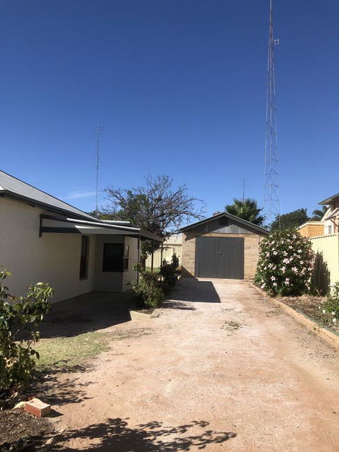 Happy Hours - Tourism Noosa 1