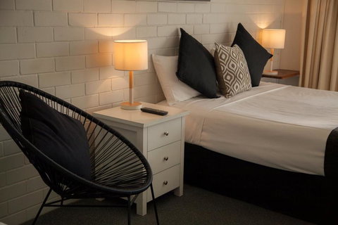 Herston Place Motel - Tourism Noosa 2