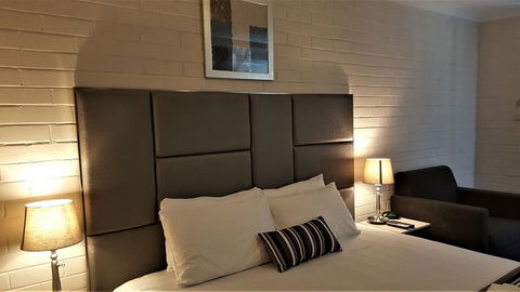 Hibiscus Lakeside Motel - Tourism Noosa 2
