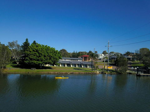 Hibiscus Lakeside Motel - Tourism Noosa 0