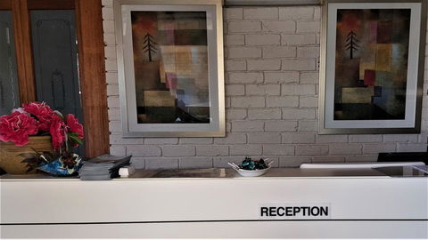 Hibiscus Lakeside Motel - Tourism Noosa 1