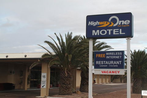 Highway One Motel - Tourism Noosa 3