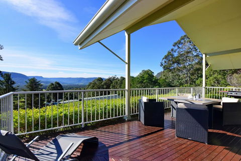 Hillcrest - Spectacular Views! - Tourism Noosa 1