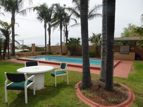 Hilltop Motel - Tourism Noosa 0