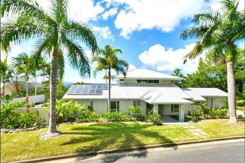 Hilltop Rainforest Retreat - Tourism Noosa 2