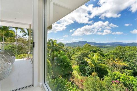 Hilltop Rainforest Retreat - Tourism Noosa 1