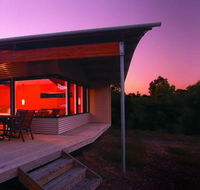 Hilltop Studios - Tourism Noosa