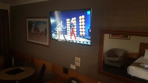 Hilltops Retreat Motor Inn - Tourism Noosa 0