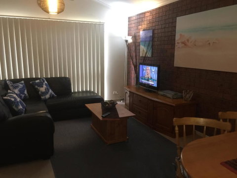 Holiday Home In The Heart Of Anglesea - Tourism Noosa 3