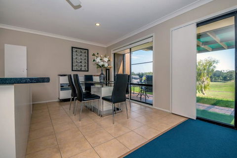 Horizons Golf Club, Villa 123 - Tourism Noosa 0
