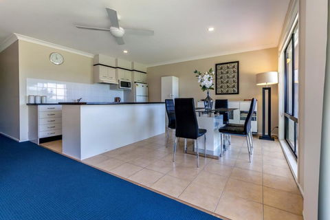 Horizons Golf Club, Villa 123 - Tourism Noosa 3