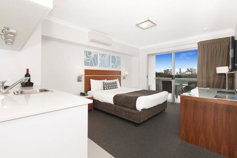 Hotel Chino - Tourism Noosa 0