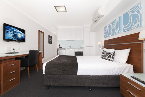 Hotel Chino - Tourism Noosa 1